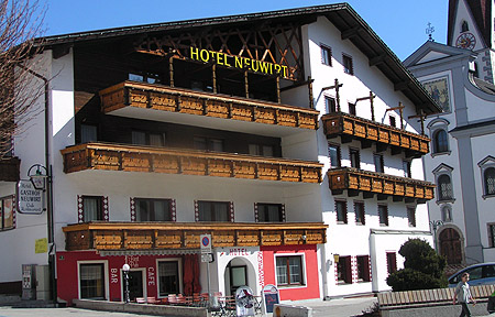 Hotel Neuwirt in Axams - Sonnenterasse des Mittelgebirges